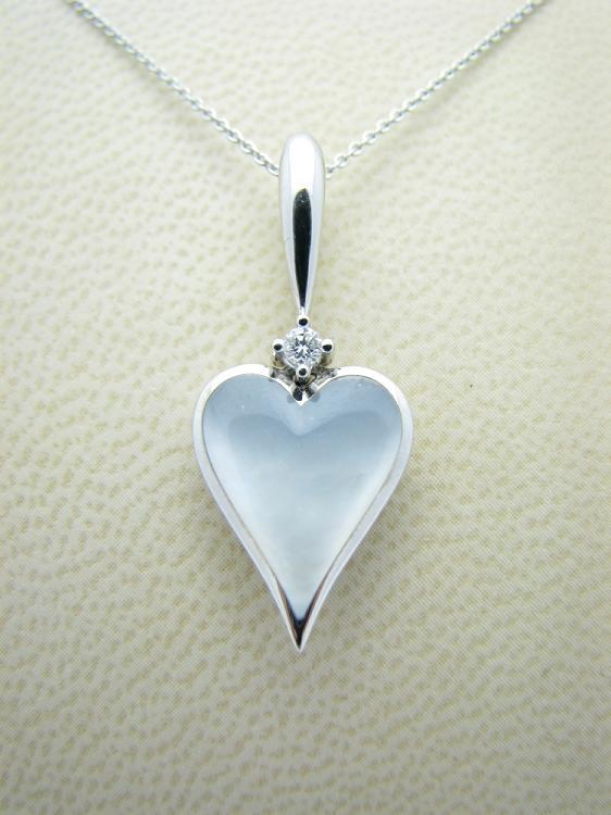 Kabana 14k White Gold Heart Pendant with Inlay Mother of Pearl
