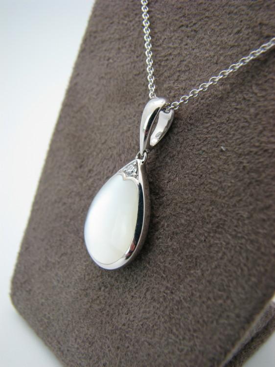 Kabana White Gold Pendant with Inlay Mother of Pearl