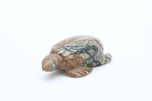Zuni Turtle Fetish by Karen Zunie
