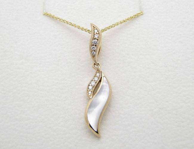 Kabana 14k Gold Mother of Pearl Diamond Pendant